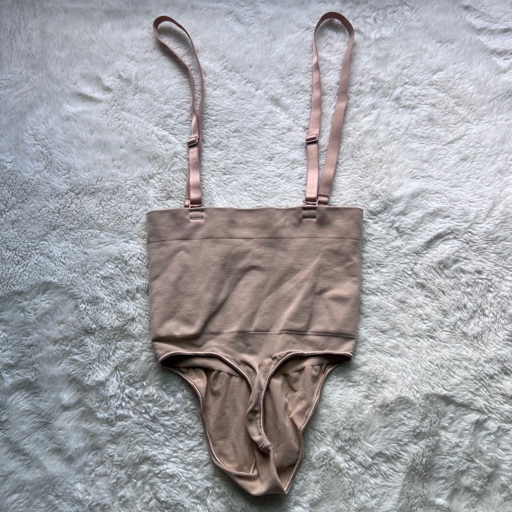 Skims Sculpting Super High Waisted Thong Clay Nude Shapewear Womens Small NWOT
